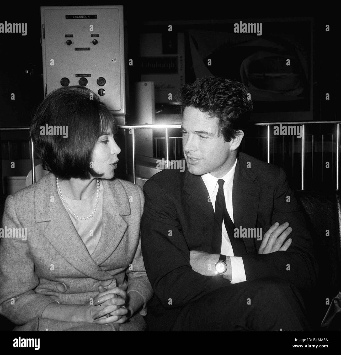 Warren Beatty actor meets actress Leslie Caron at London Airport Stock Photo