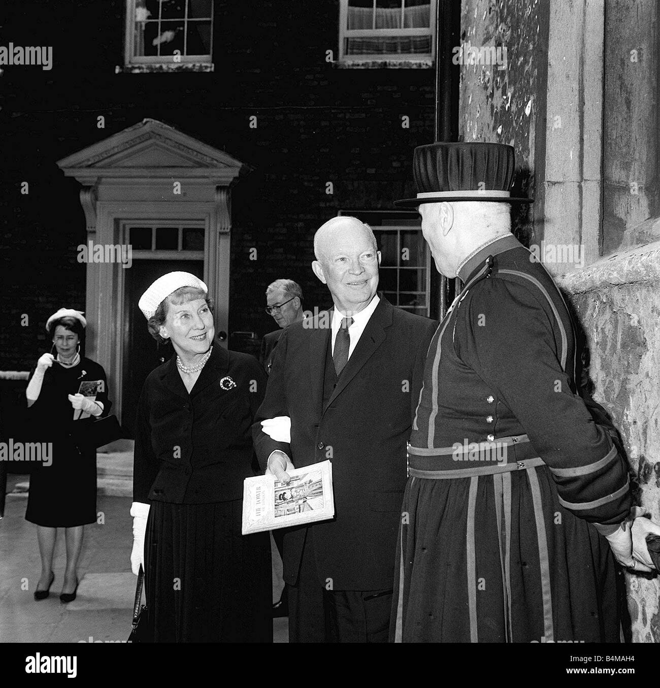 General Dwight Eisenhower US President with his wife Mamie Eisenhower at the Tower of London Stock Photo