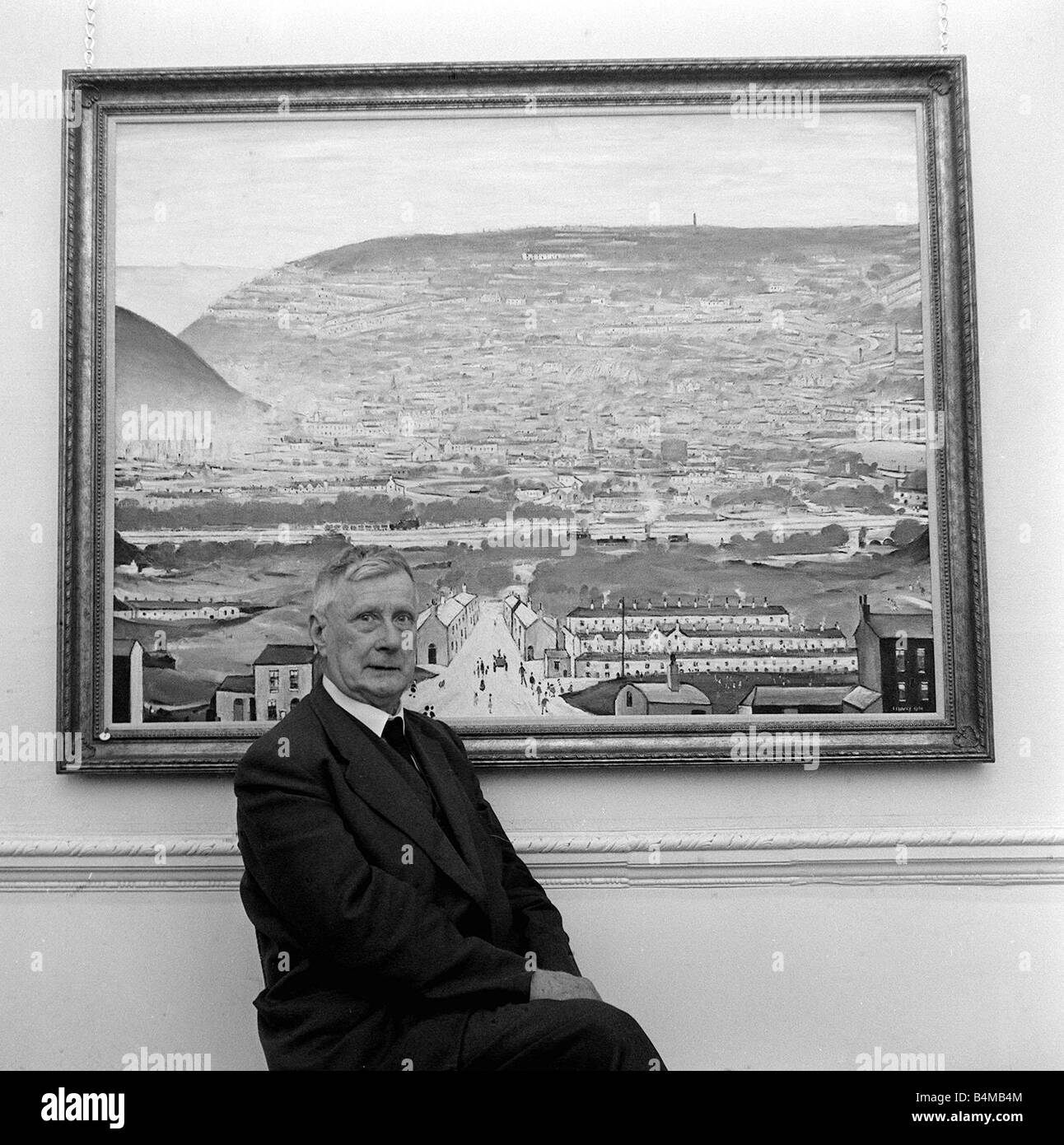 Artist L S Lowry at his one man exhibition in Salford October 1961 Stock Photo