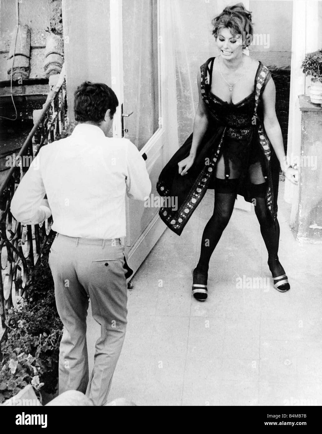 Sophia Loren August 1963 Paired together with director Vittoria De Sica for shooting of the film Yesterday Today and Tomorrow Stock Photo