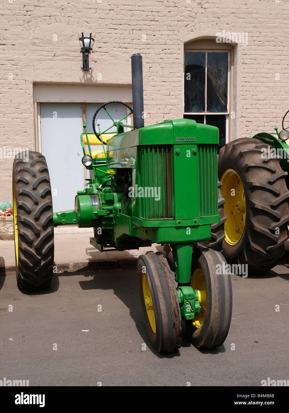 Vintage John Deere Tractor Graphic · Creative Fabrica