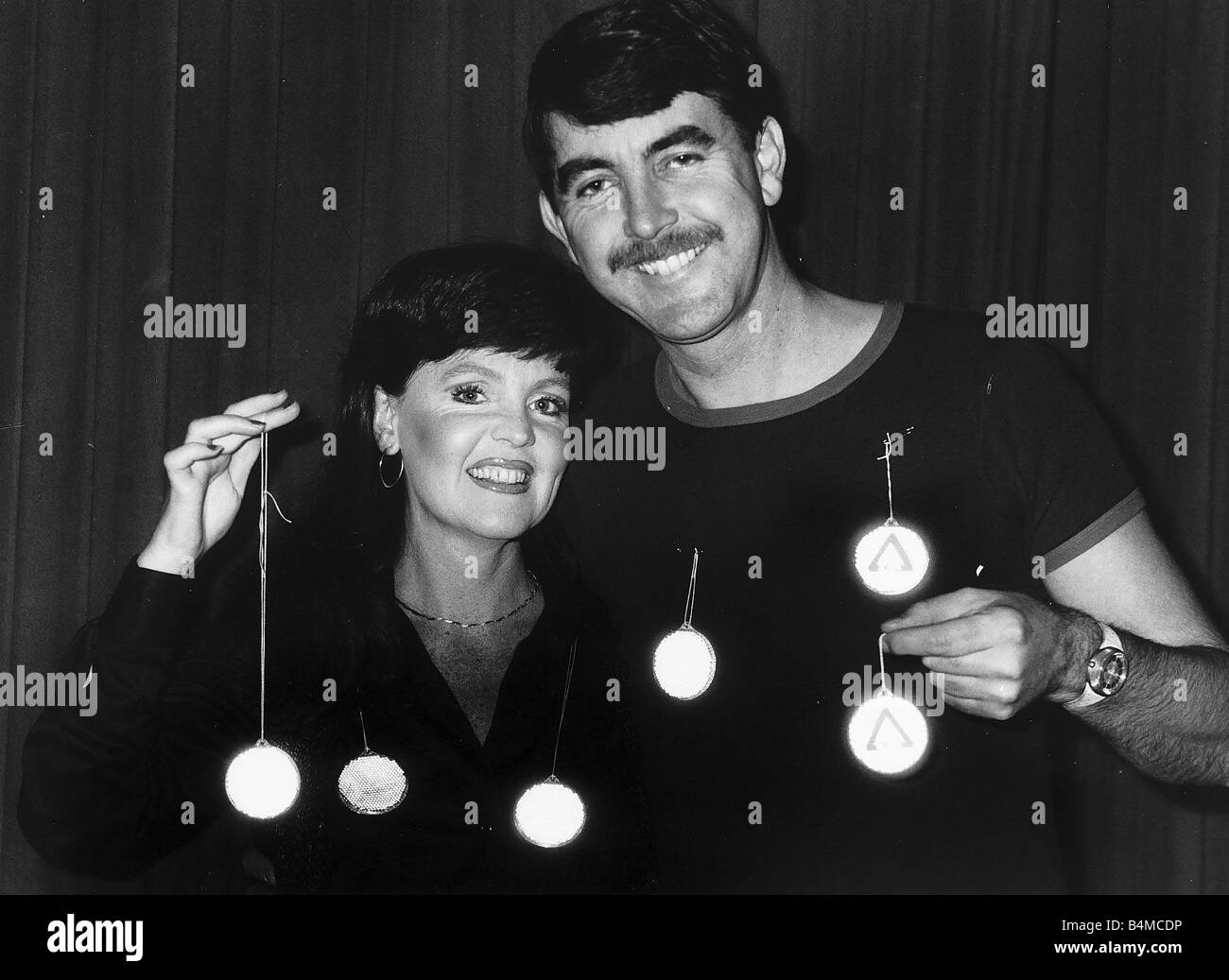 John Alderton Actor with Pauline Collins Actress who star together in Thomas and Sarah October 1980 mirrorpix Stock Photo