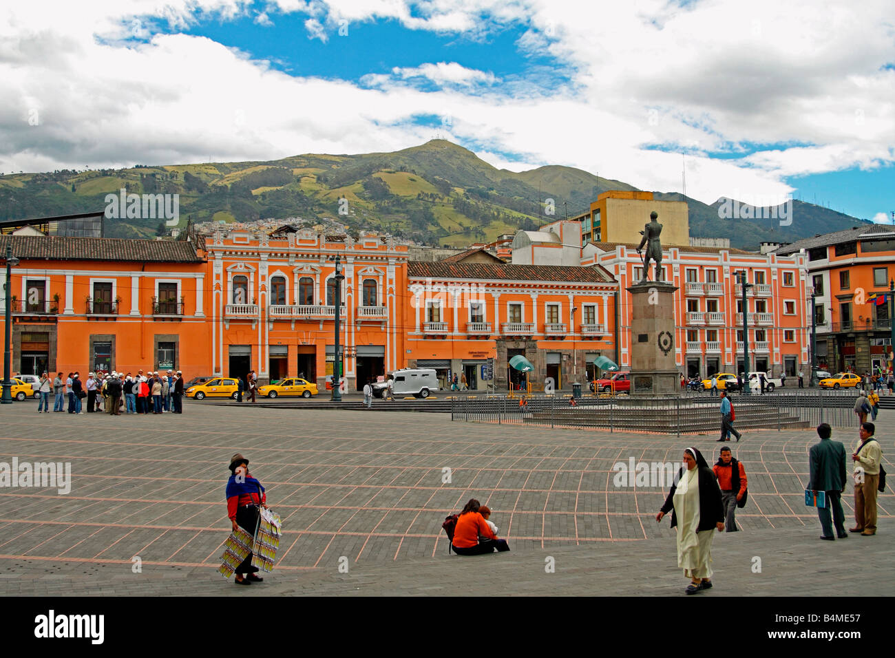 Plaza de Santo Domingo, Quito, Ecuador. Statue to Field Marshal Antonio Jose de Sucre and Pichincha volcano in background. Stock Photo