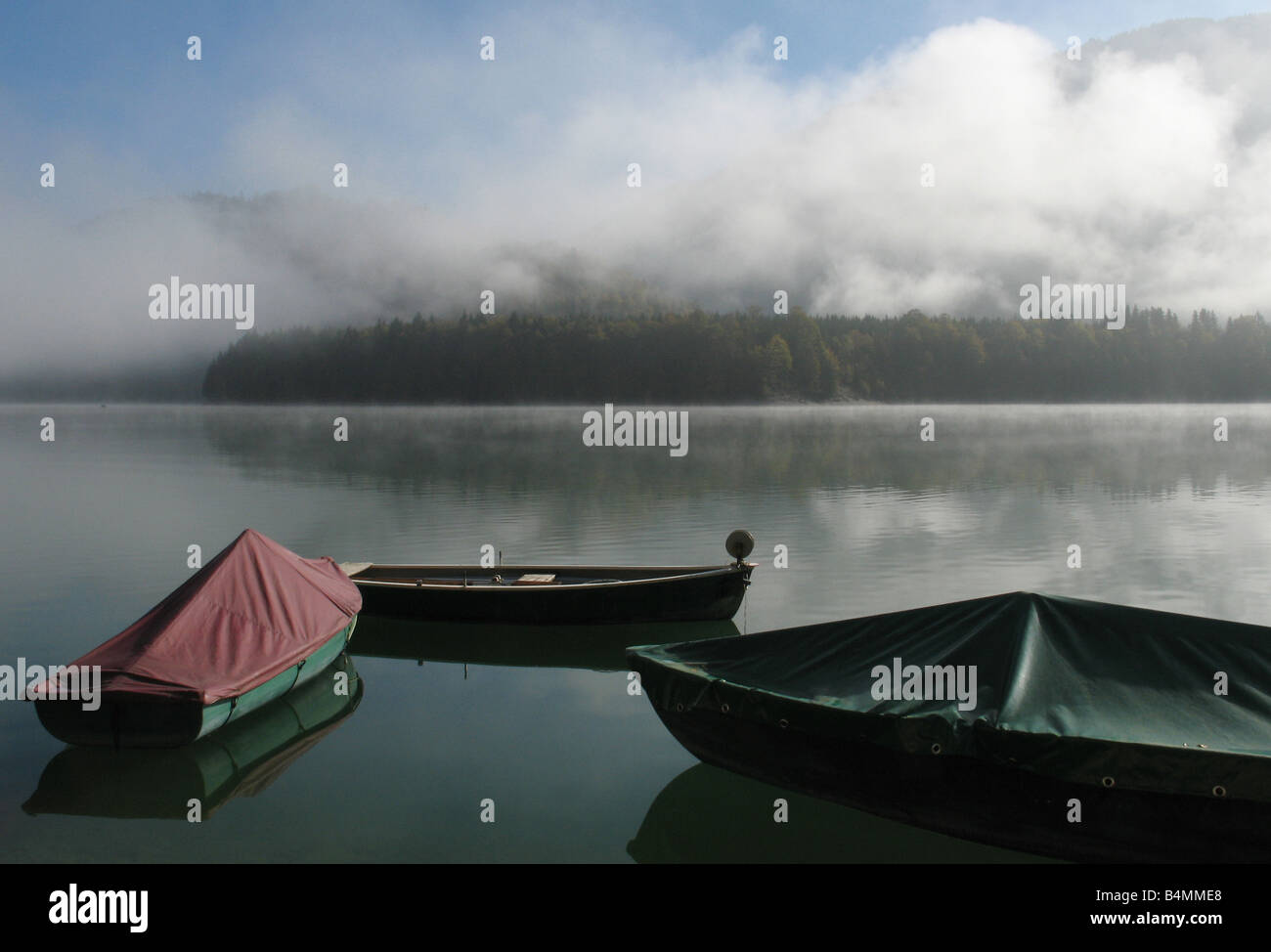 Three boats on a lake hi-res stock photography and images - Alamy