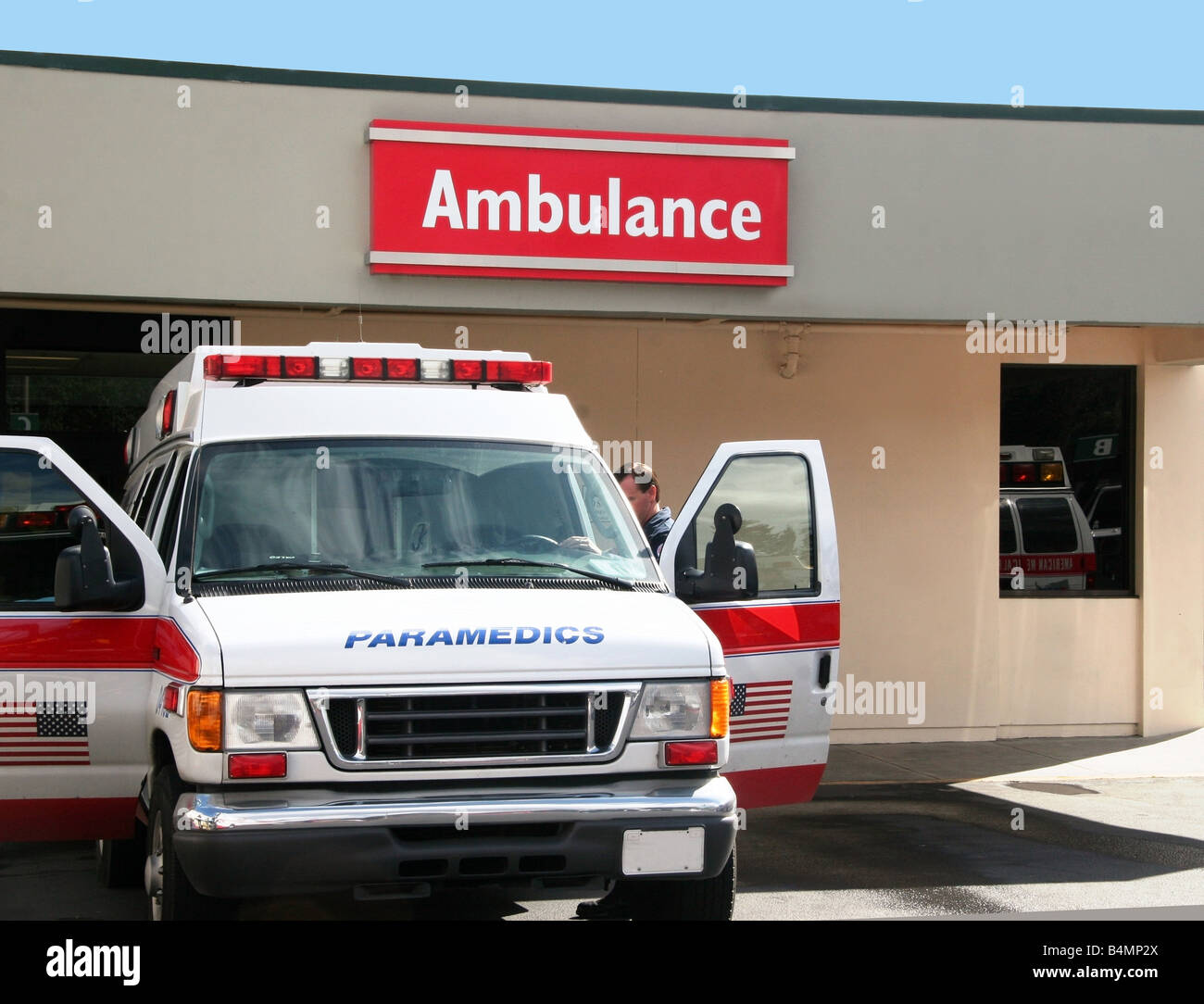Paramedics car in front of the hospital Stock Photo Alamy