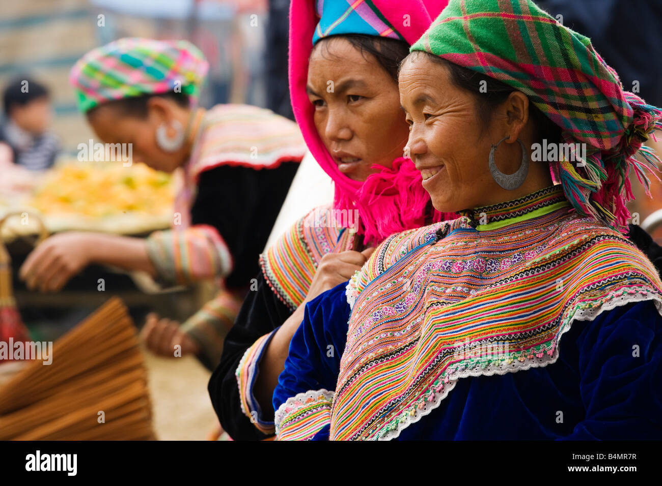 Flower hmong headdress hi-res stock photography and images - Alamy