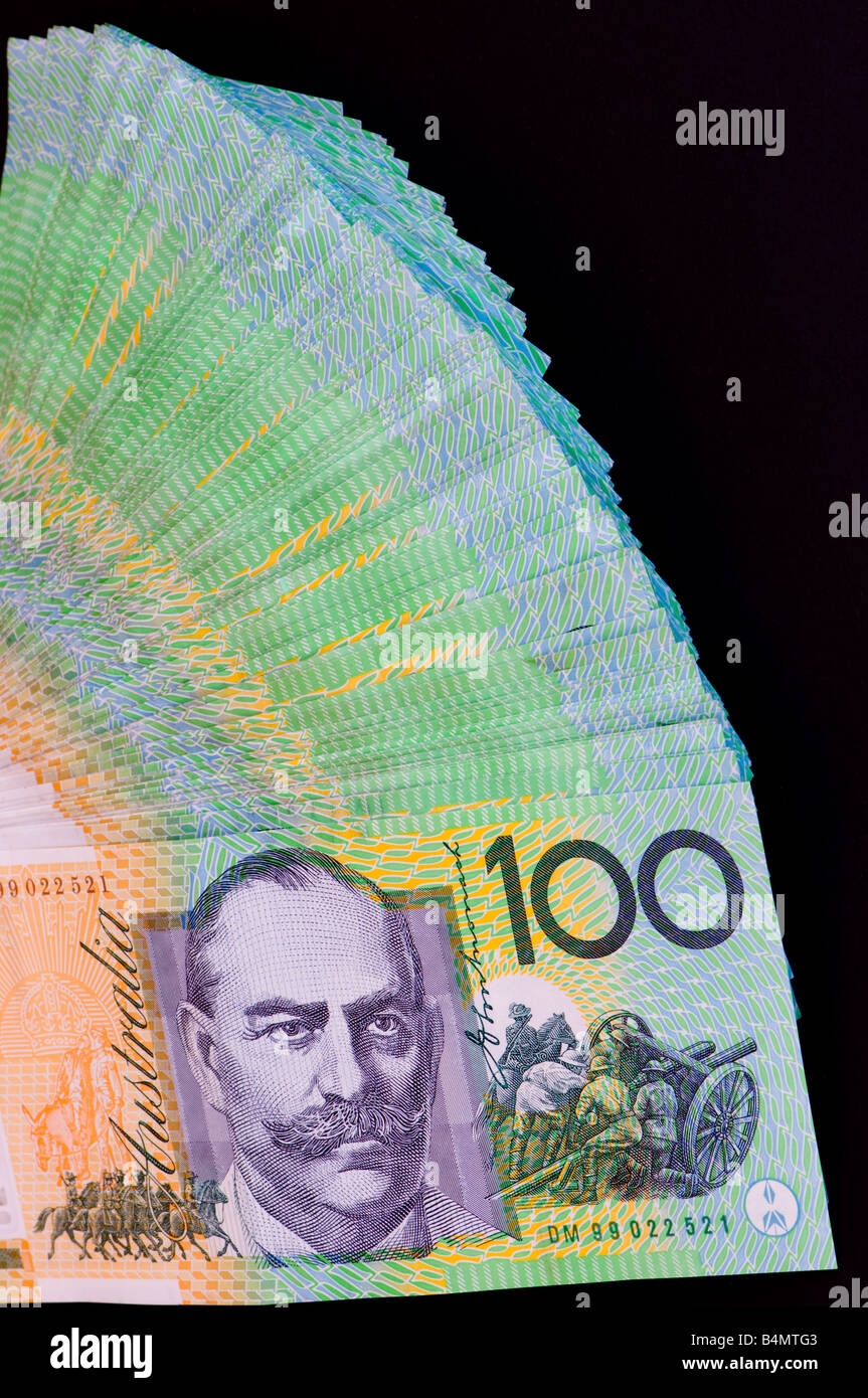 Vend om tjære pistol A$20,000 twenty thousand Australian dollars in $100 bills Stock Photo -  Alamy