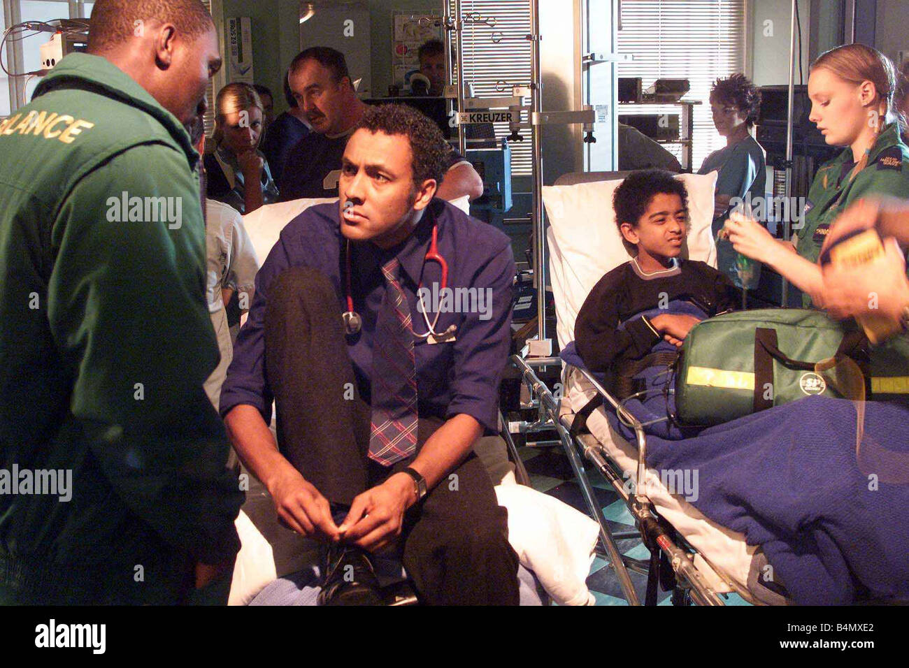 TV Programme Casualty August 2002 Behind The Scenes At Casualty Stock TV Programme Casualty August 2002 Behind The Scenes At Casualty Stock