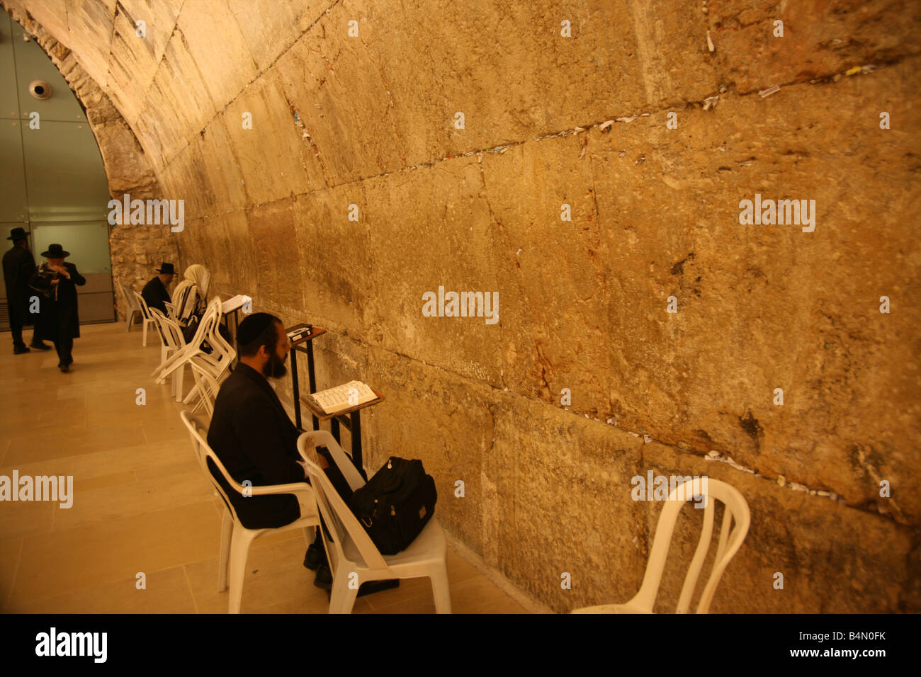 The men s prayer area including Wilson s arch located at the Western