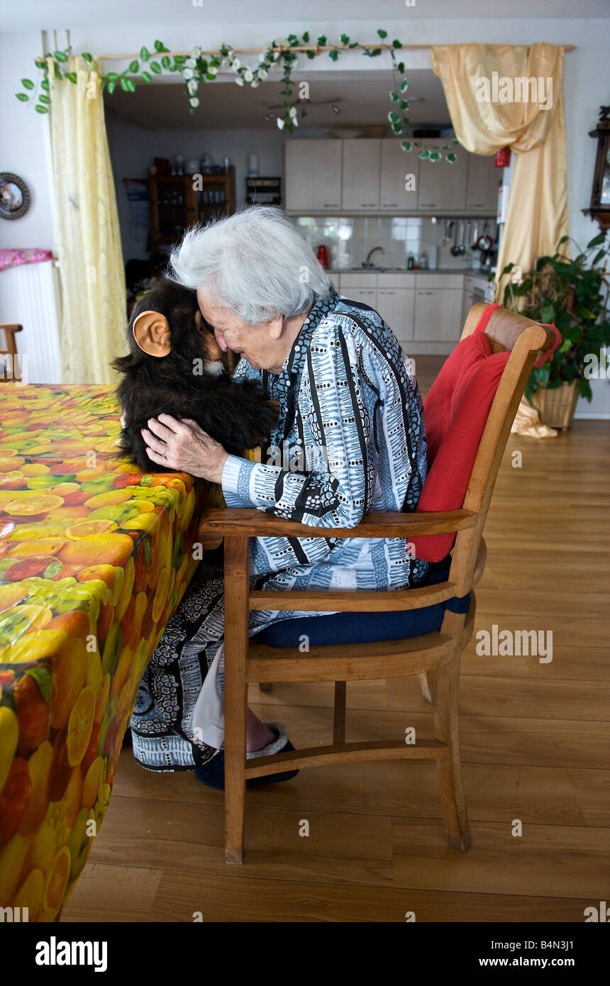 Netherlands Amsterdam old peoples home Leo Polak a senior woman in the ...