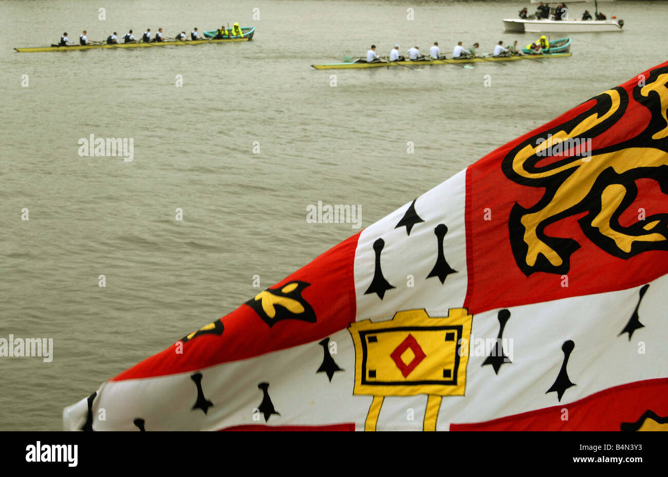 View of the start of the University Boat Race with the Cambridge University flag in the foreground Stock Photo