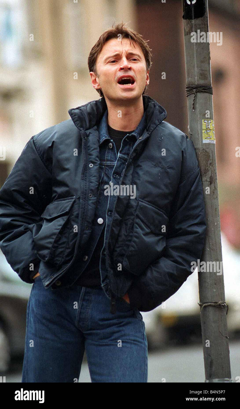 Actor Robert Carlyle outside the glasgow film theatre shouting at photographers March 1997 Stock Photo
