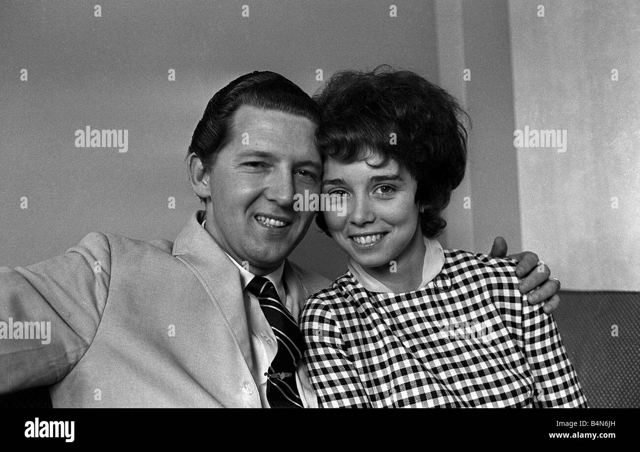 Jerry Lee Lewis Rock and Roll singer May 1962 with his wife Myra in London Stock Photo