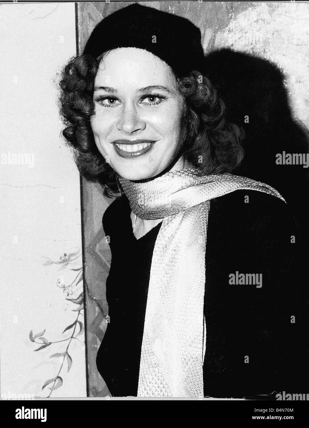 Karen Black American actress is to star in a new film with Omar Sharif  called Ace Up My Sleeve January 1981 Stock Photo - Alamy