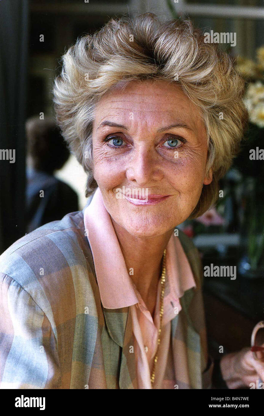 Sheila Hancock actress June 1989 Stock Photo Alamy