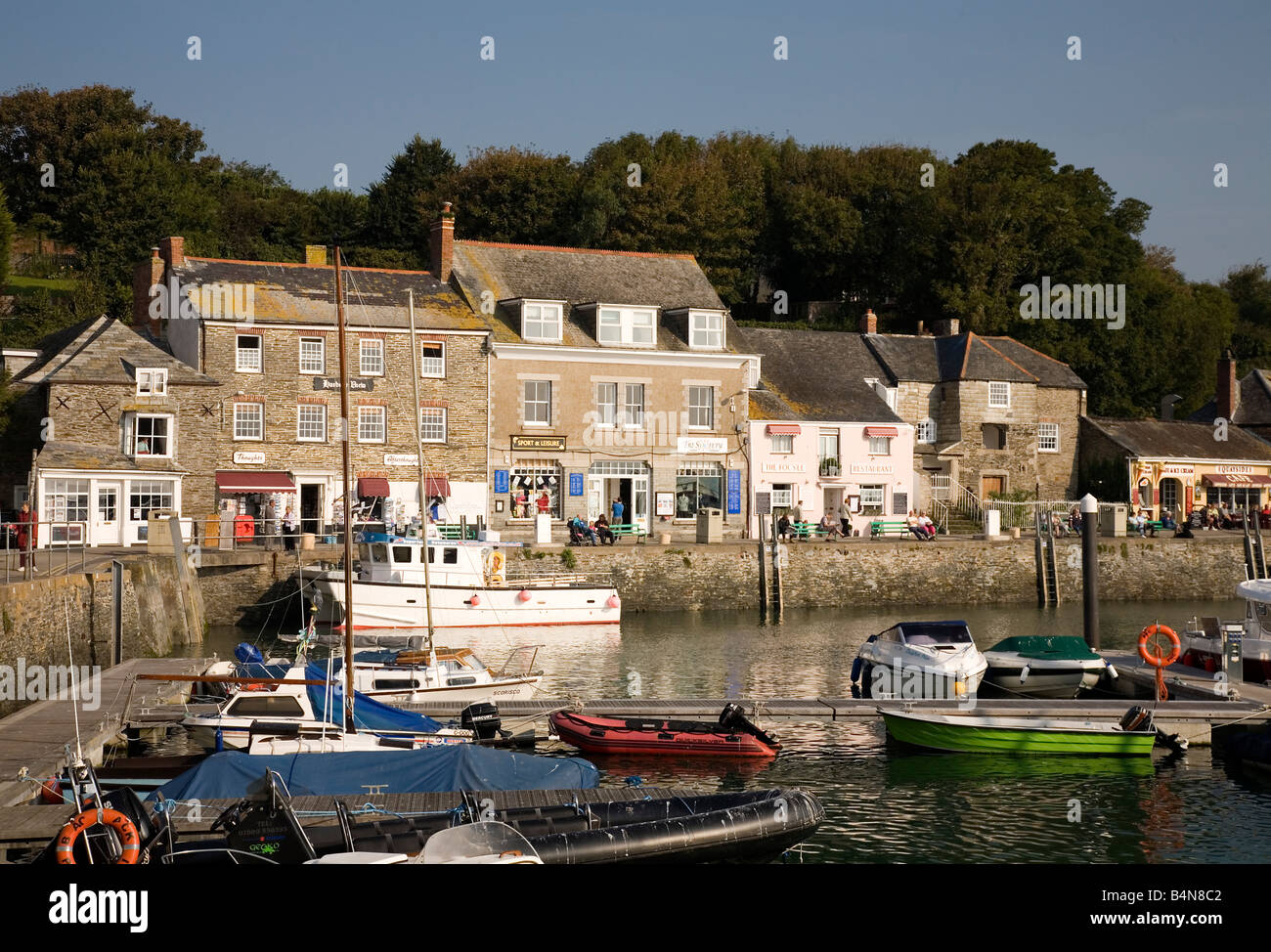 Tourists padstow harbour hi-res stock photography and images - Alamy