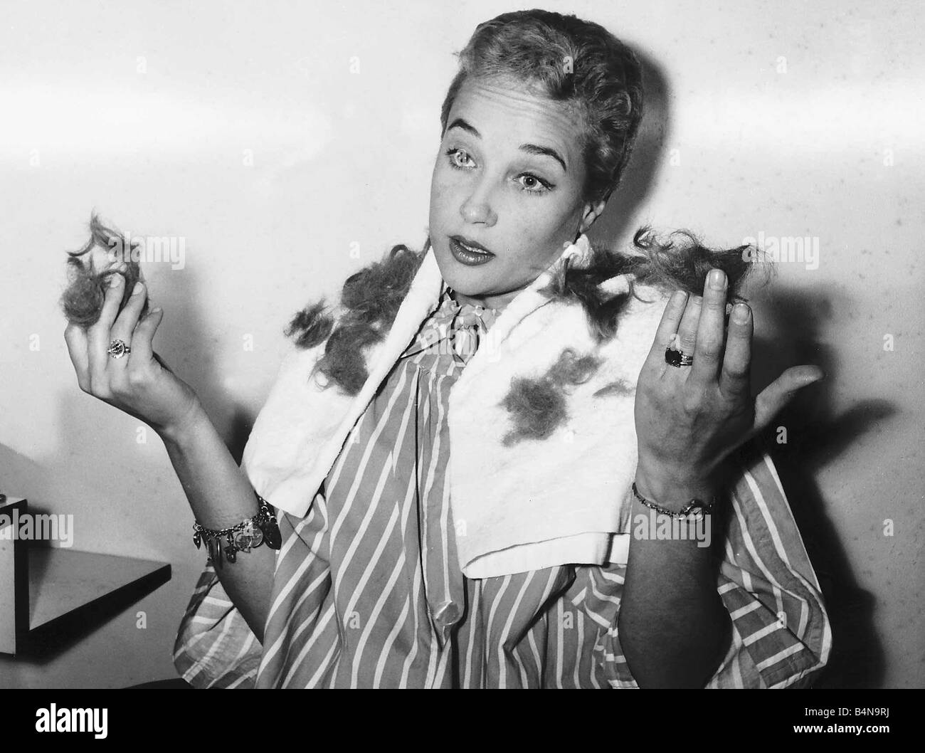 Sylvia Syms Actress having her hair trimmed September 1959 Stock Photo. 