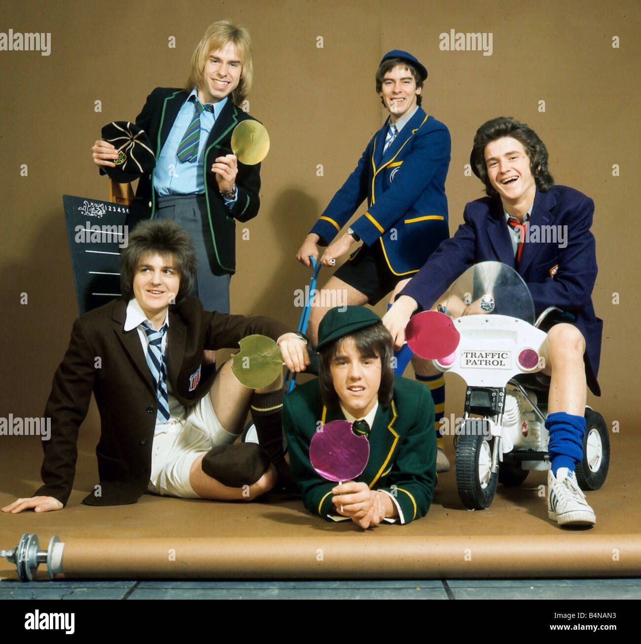 It seems you're interested in a drawing project inspired by the Bay City Rollers, a popular 70s pop group! I can definitely help you with that! 