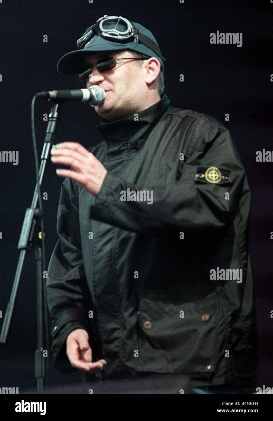 Paul Heaton of the Beautiful South pictured on stage at T in the Park July 1999 Stock Photo