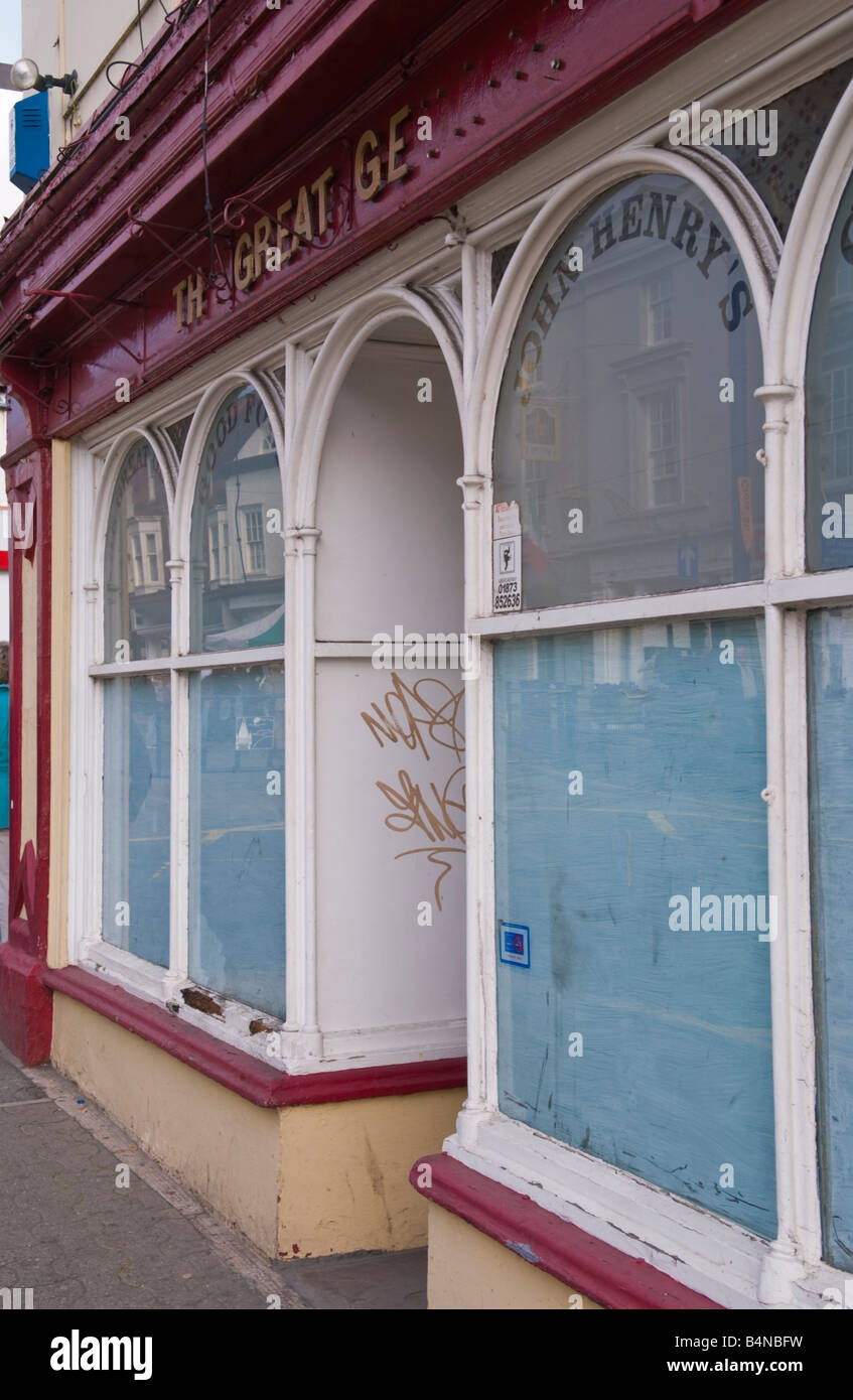 Pub inn closed empty shut run down hires stock photography and images