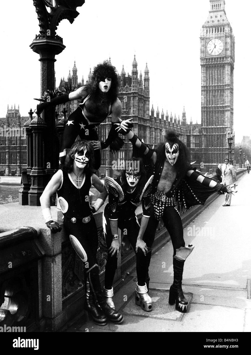 Kiss May 1976 American Rock band outside Parliament on Westminister Bridge in London l r Peter Criss Paul Stanley on parapet Ace Farehle Gene Simmons Stock Photo