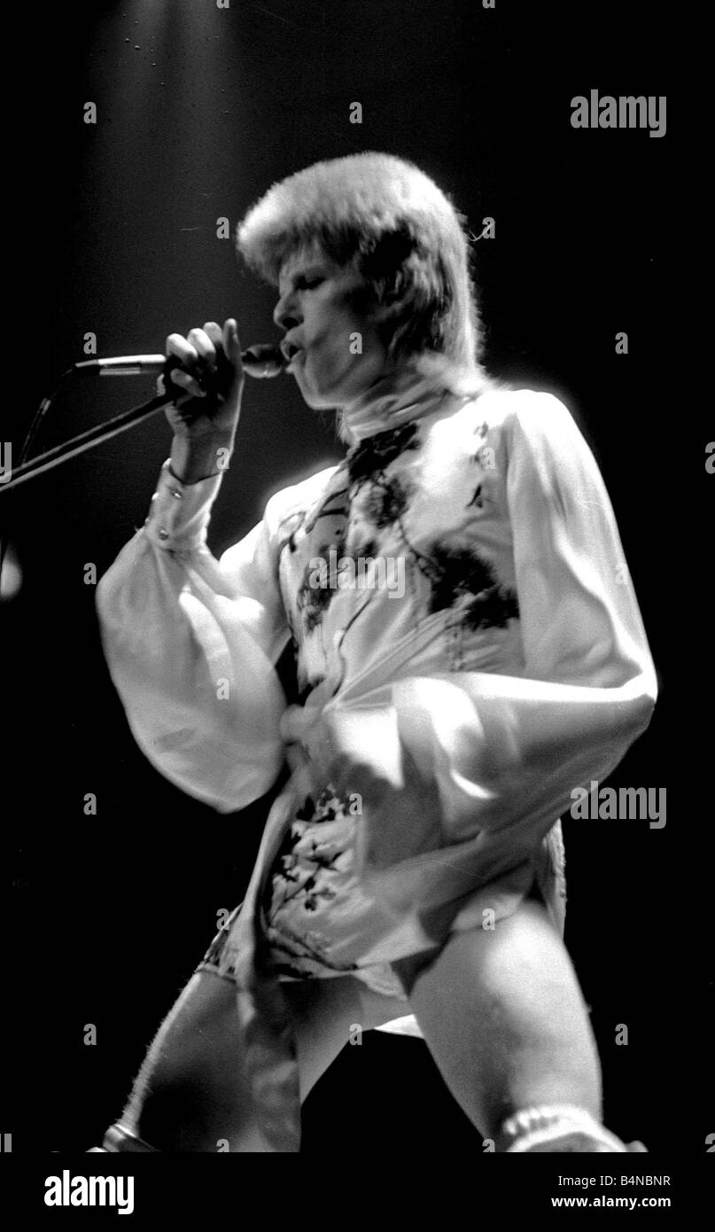 David bowie ziggy stardust 1970s hi-res stock photography and images ...