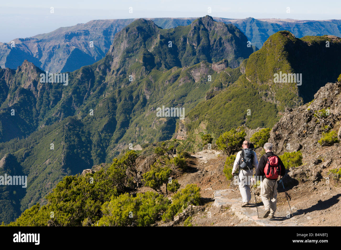 Walkers descend from Pico Ruivo Madeira s highest summit Stock Photo