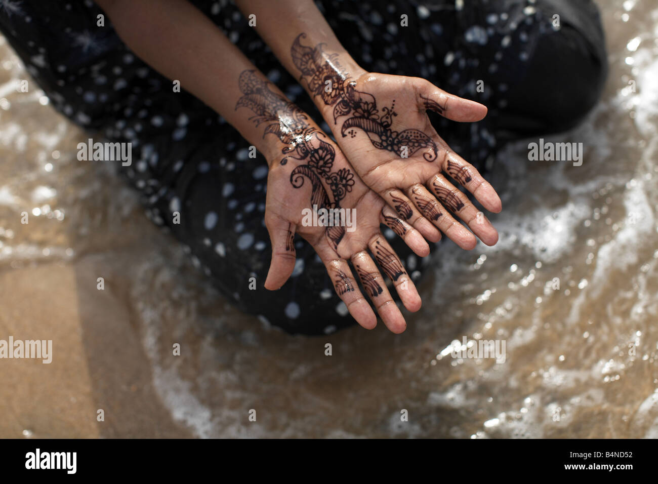 Henna on the hands of a Muslim woman, Somalia Stock Photo
