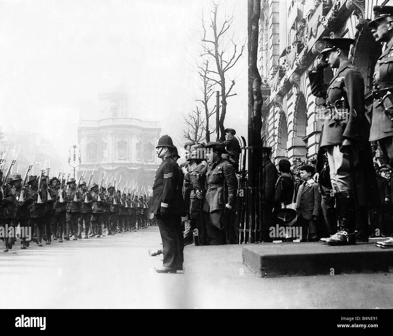 World War One Prince Edward later King Edward VII takes the salute as the Anzac troops Australia New Zealand Soldiers march through London 1919 Stock Photo