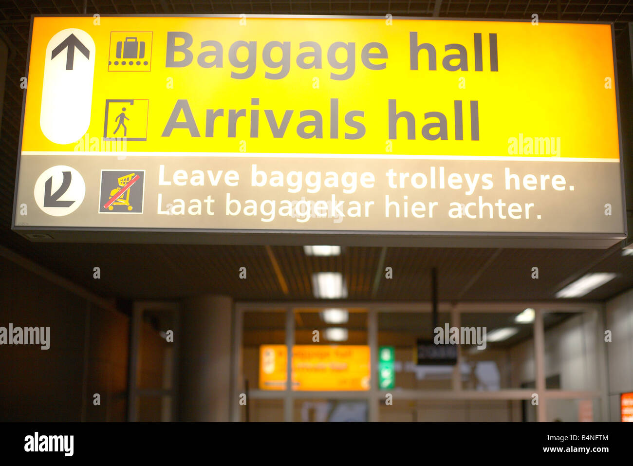 schiphol airport left luggage