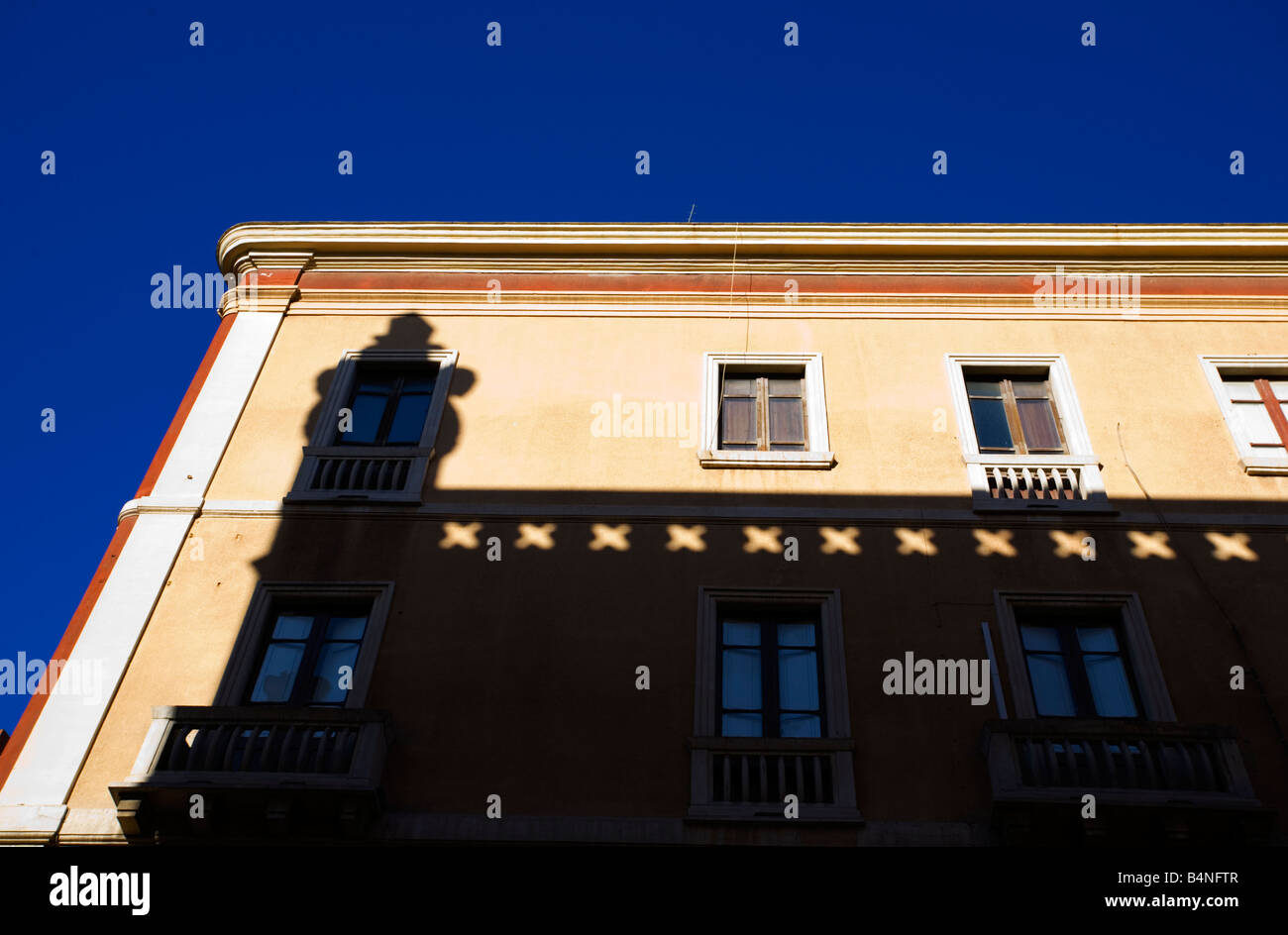SHADOWS ON THE BUILDING Stock Photo - Alamy