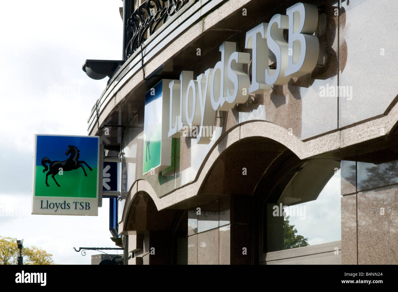 lloyds tsb bank high street bank black horse investments banking system uk banker bail out bailed out money branch Stock Photo