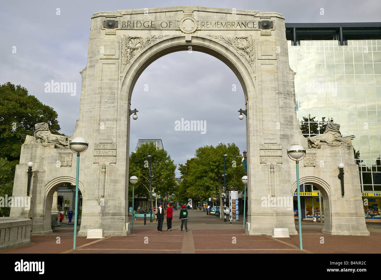 Arches of the Bridge of Rememberance over the RIver Avon, Christchurch, South Island, New Zealand. Looking into The Mall. Stock Photo