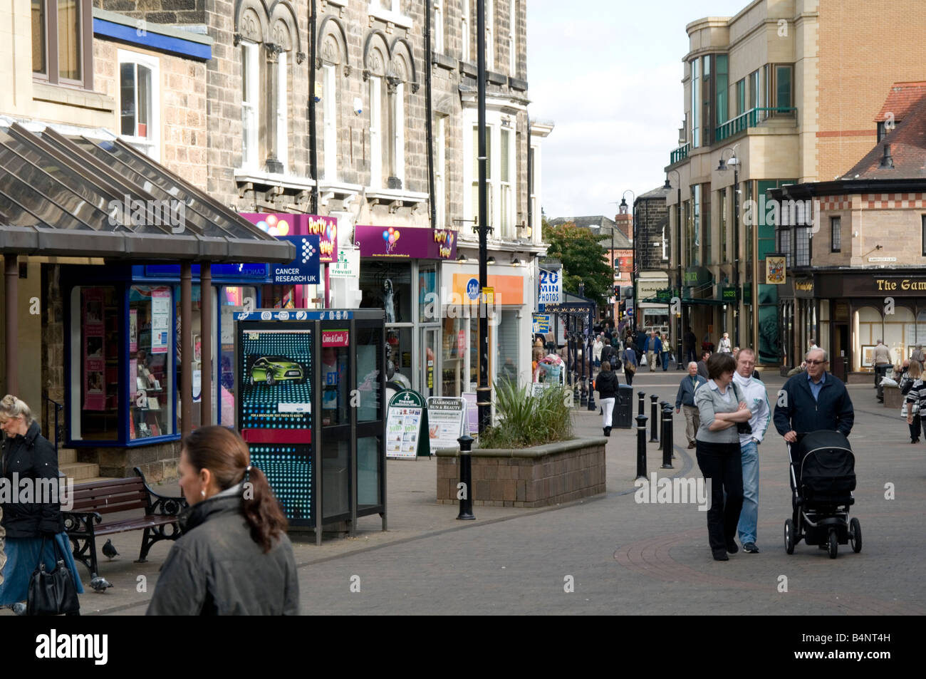 harrogate north yorkshire street scene high shoppers people retail retailer economy Stock Photo