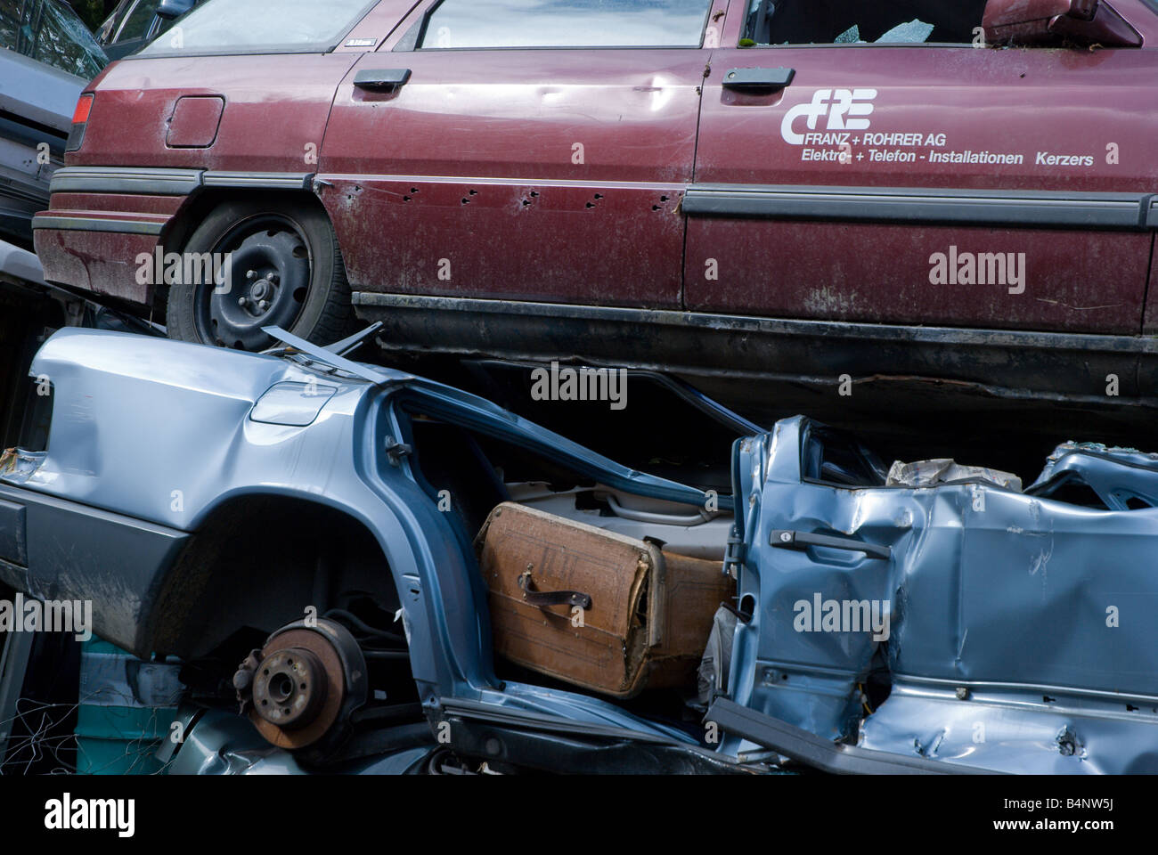 Smashed cars hi-res stock photography and images - Alamy