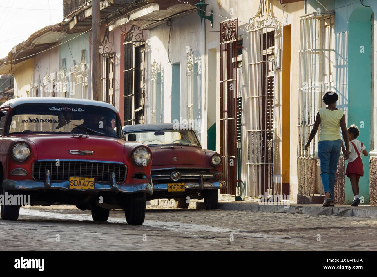 Vintage American cars in the old town Stock Photo - Alamy
