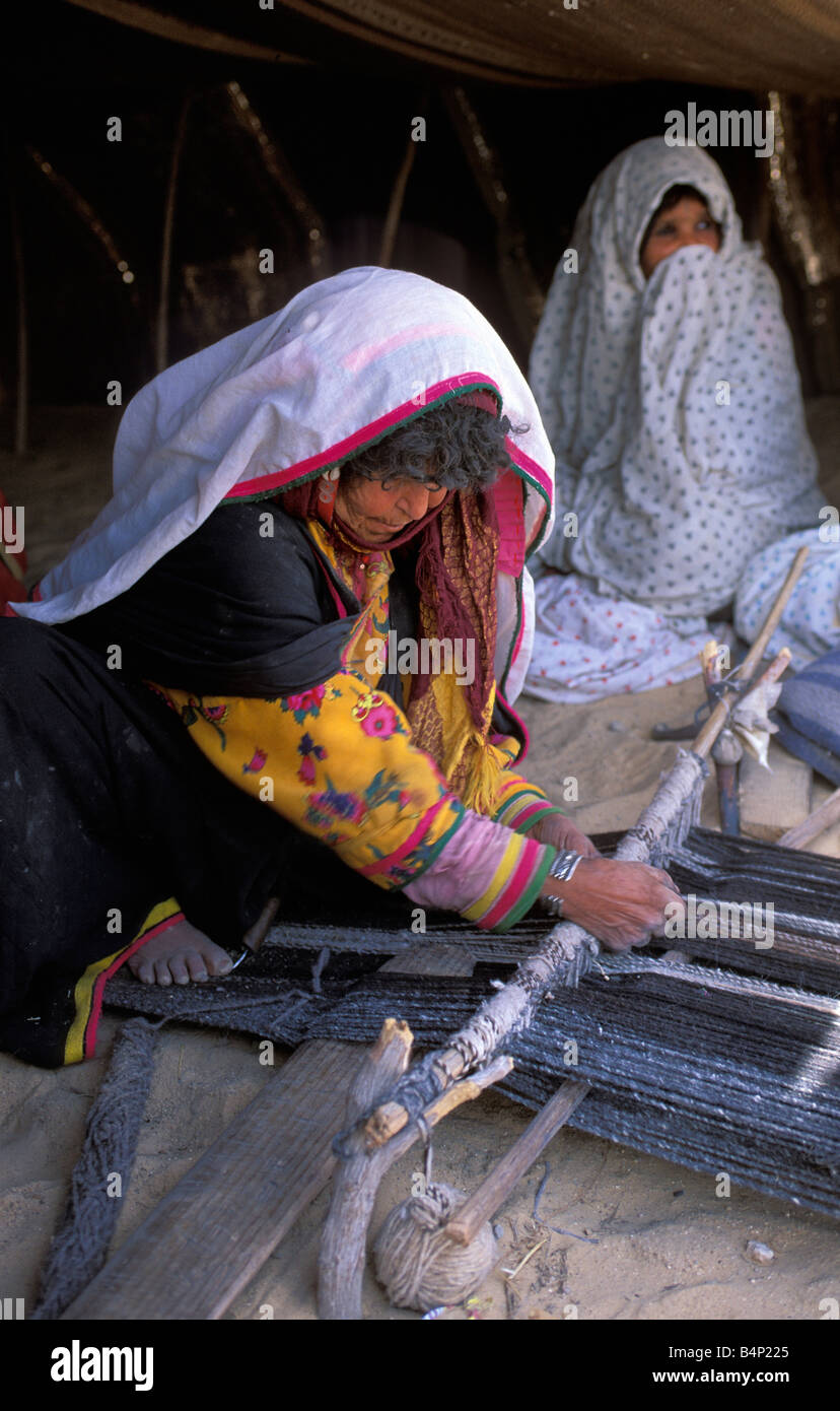 Algeria Touggourt Bedouin woman weaving Sahara Desert Stock Photo