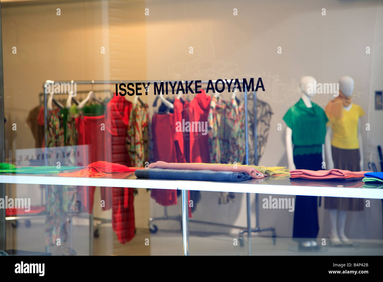 Issey miyake shop hi-res stock photography and images - Alamy