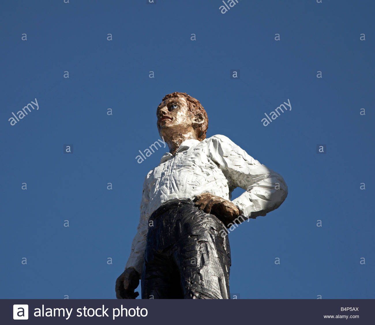 Edinburgh council headquarters with Everyman statue Stock Photo Alamy