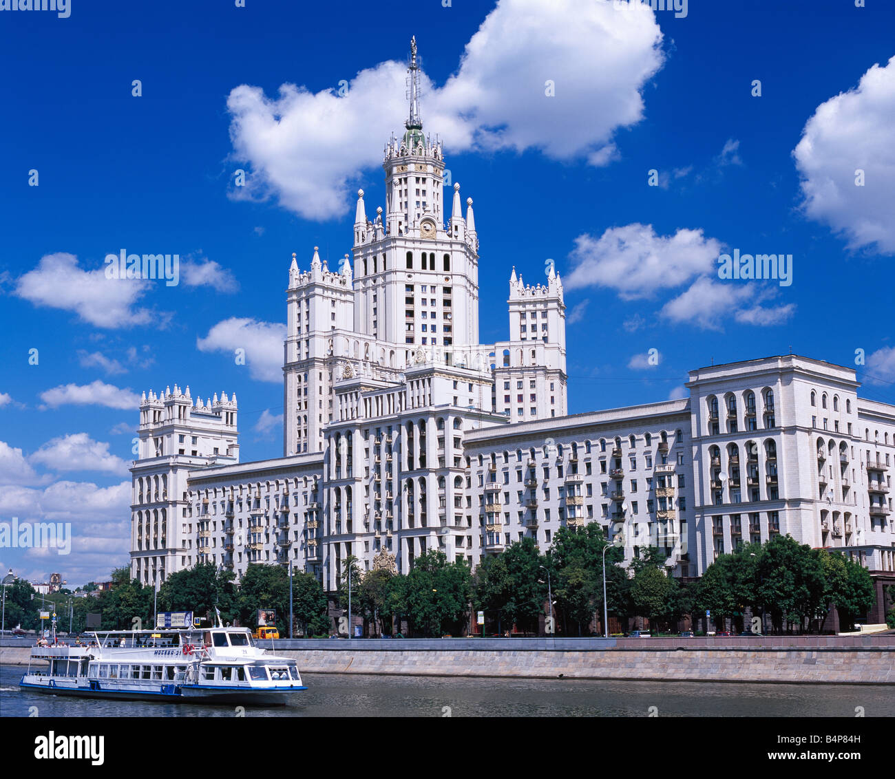 М. What building is the in moscow. Сталинская высотка кудринская. Москва высотки мгу сити. Главное здание мгу им.