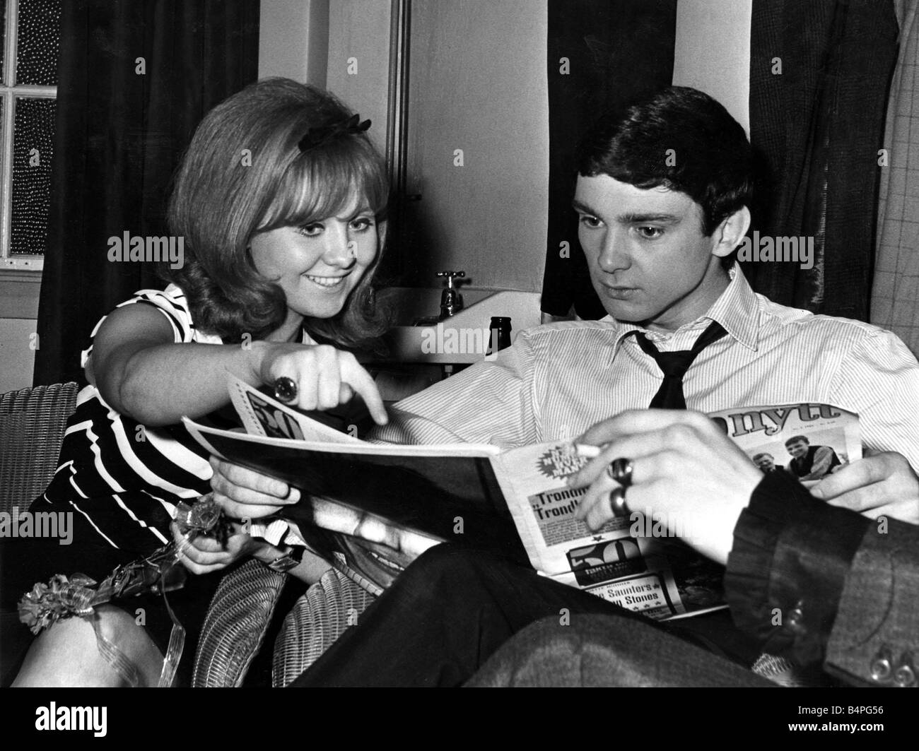 Singing stars Lulu and Gene Pitney relax during an interval between ...