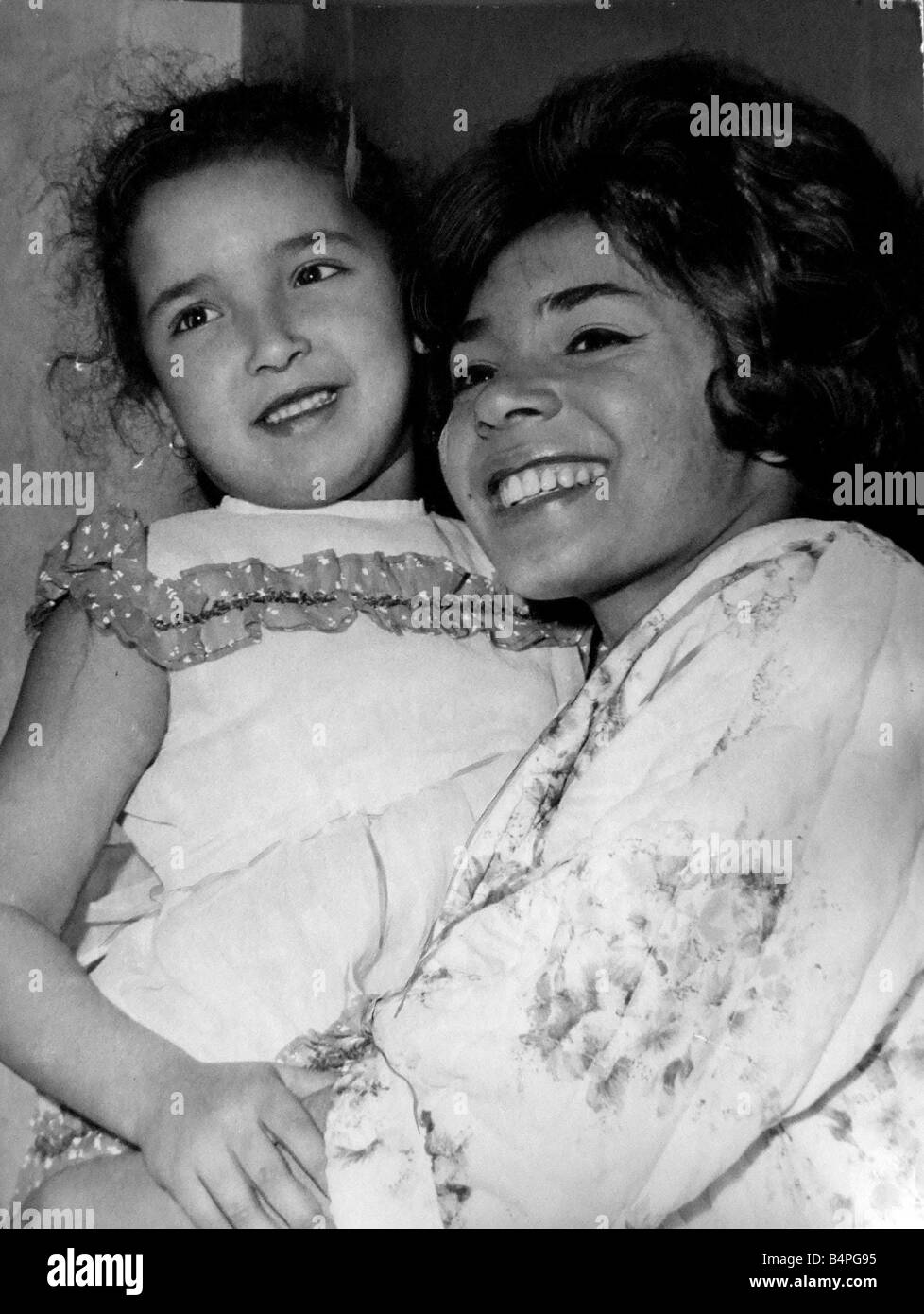 Shirley Bassey the Cardiff born singer returned home to Cardiff for a one night show at the Sophia Gardens Pavilion Picture shows Shirley once a proud member of Butetown s Rainbow Club hugging six year old Marion Mohamed of Nelson Street Butetown after Marion presented her with a bouquet of flowers from Rainbow Club members 27th Nov 1961 Stock Photo