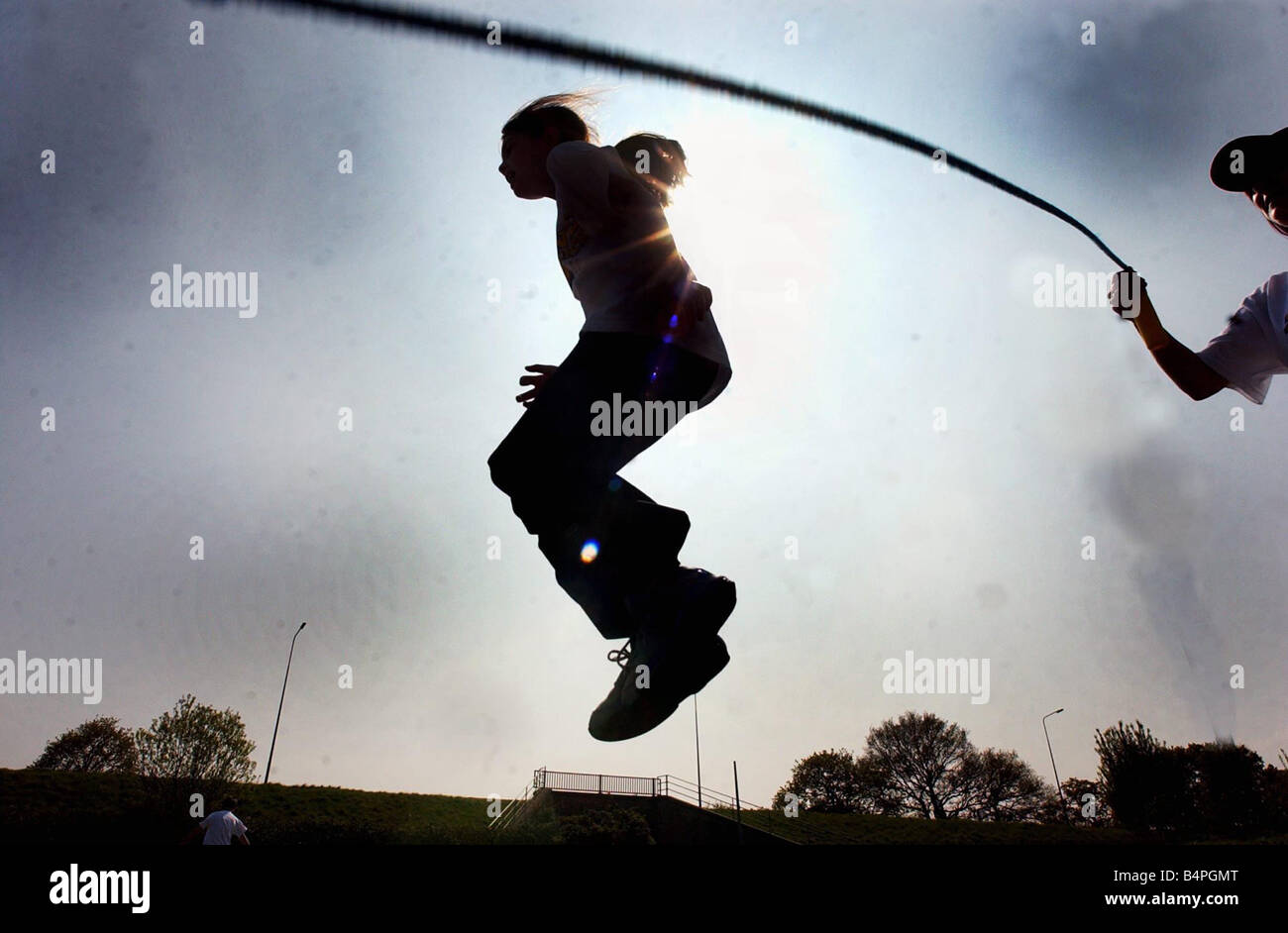 Jumping rope games Imágenes recortadas de stock - Alamy