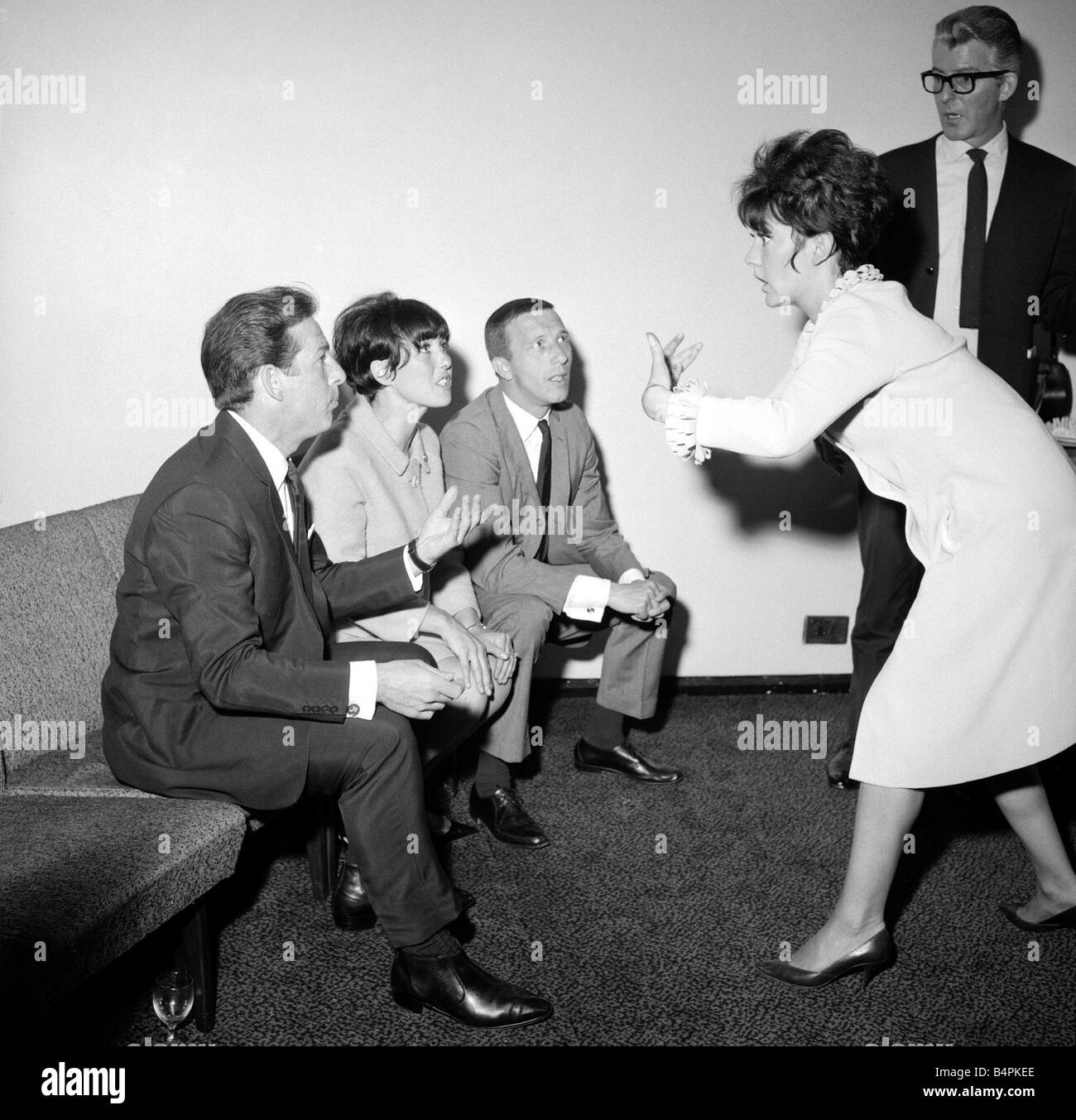New Panel Game Don t Say a word Left to right Rehearsing Glenn mason Una Stubbs Harry Fowler with Amanda Barrie miming being watched by compere Ronan O Casey 1963 Stock Photo
