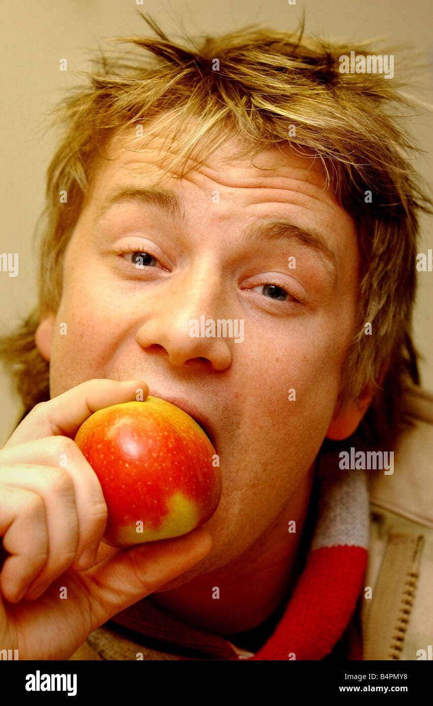 TV Chef Jamie Oliver biting into an apple Stock Photo