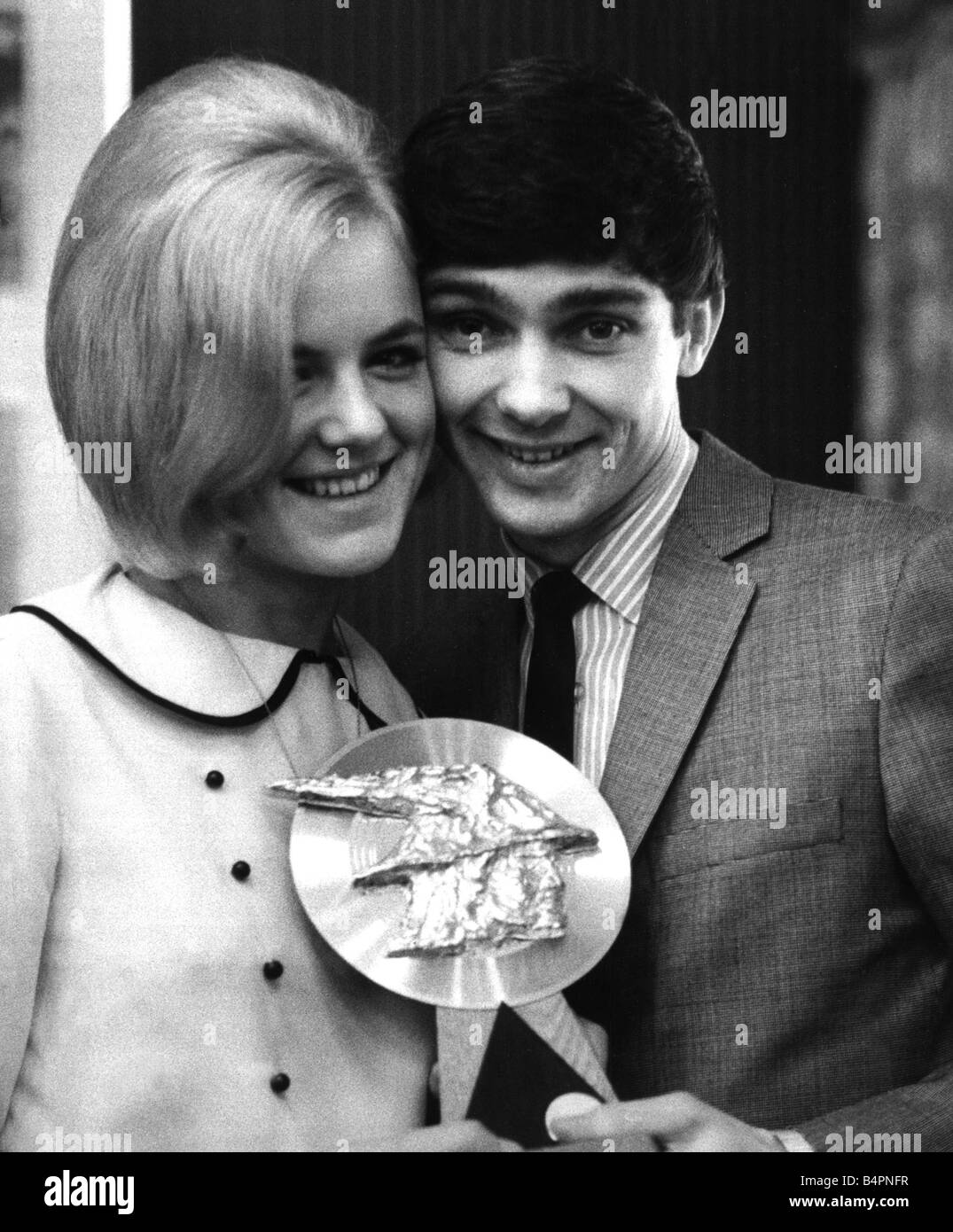 Judi Johnson presents the Super National Getaway trophy to American singer Gene Pitney February 1965 Stock Photo