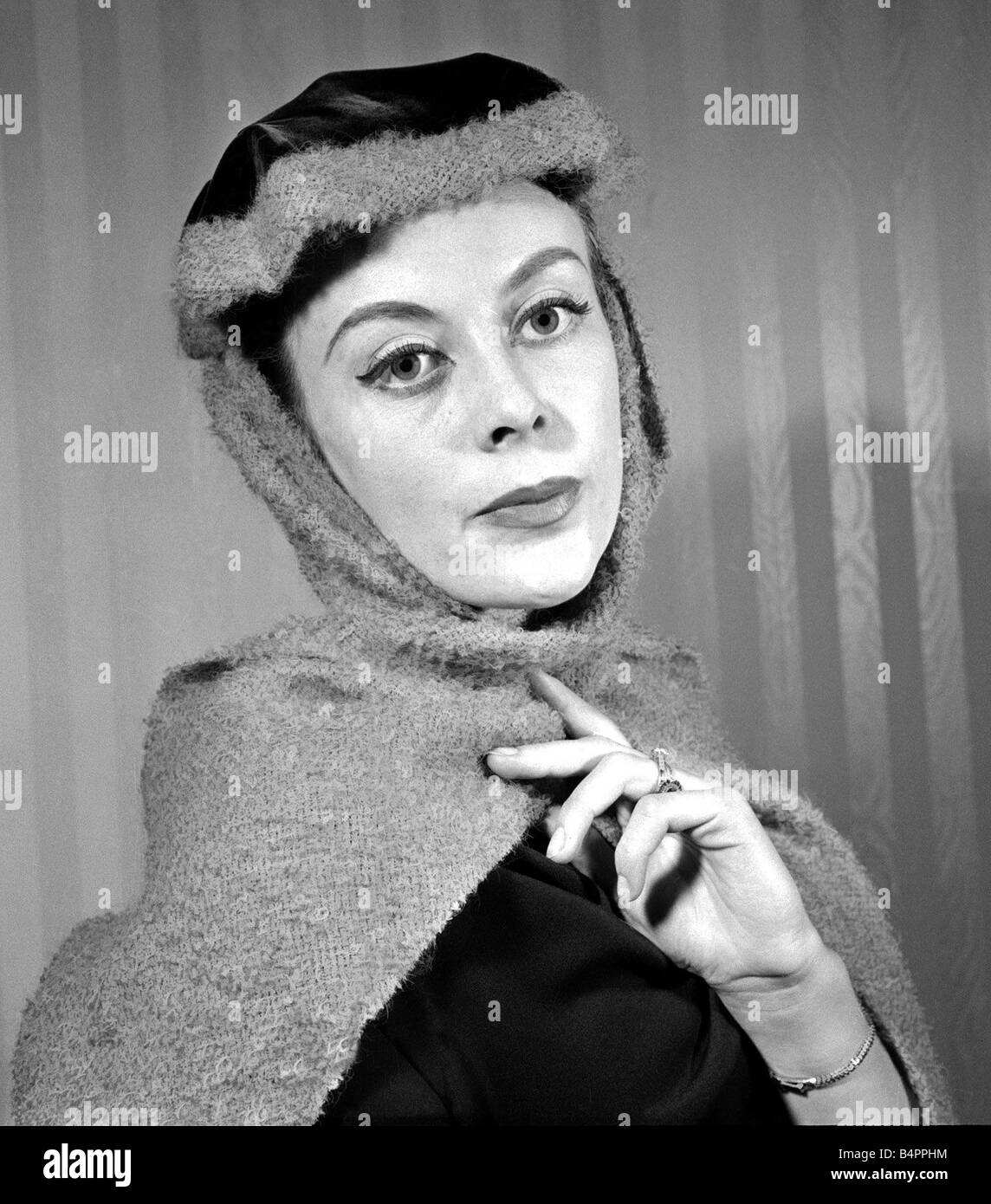 The hat and scarf combined Green velvet trimmed with Mohair and scarf