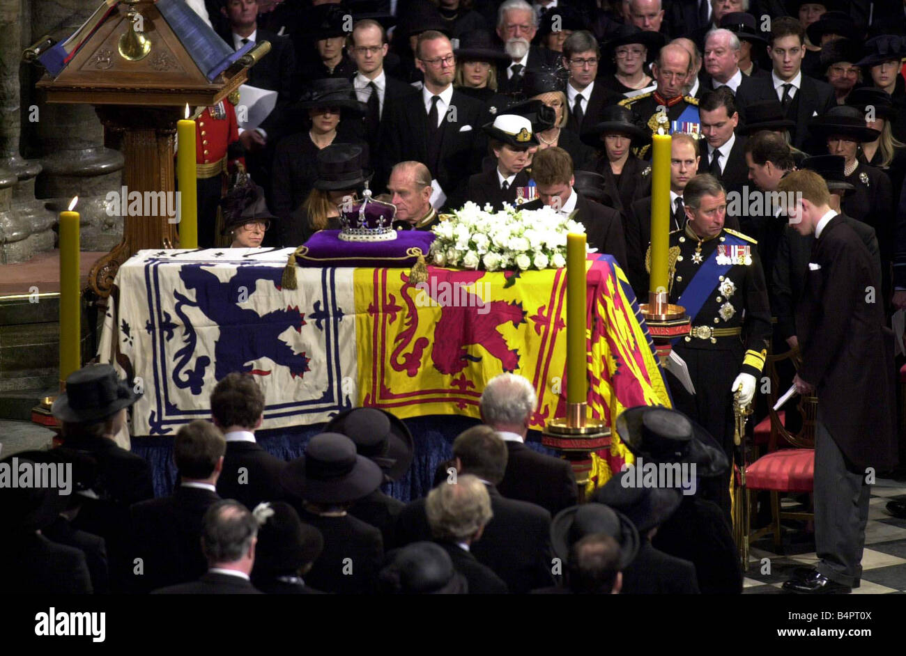 Queen Mother Funeral April 2002 General views of the Queen Mother s funeral at the Westminster Abbey Queen Elizabeth II Prince Philip Prince William Prince Charles and Prince Harry Prince Andrew and Princess Anne Stock Photo