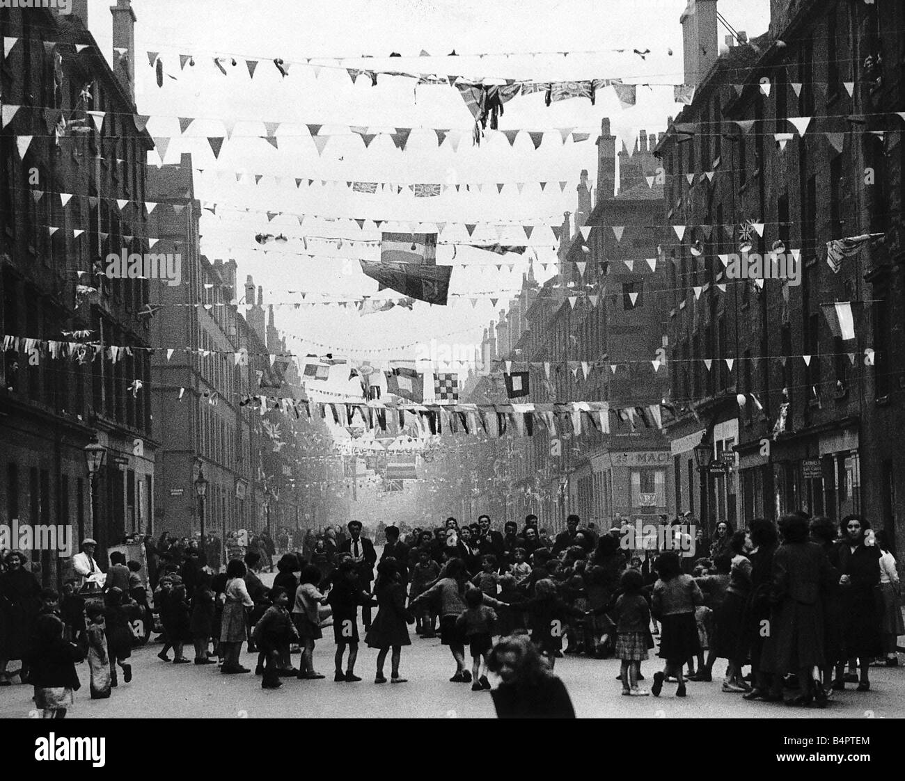 Coronation Street Party in Thistle Street Glasgow 1953 Stock Photo Alamy