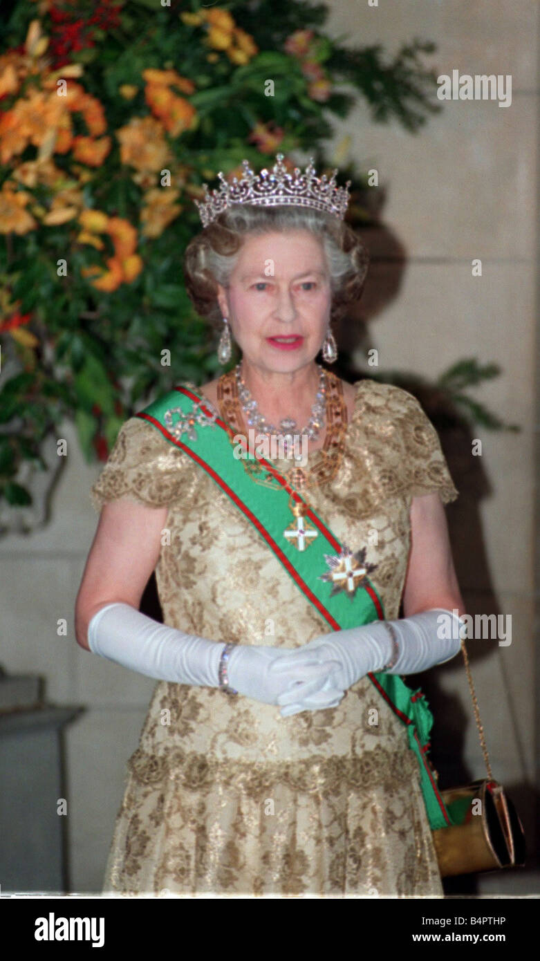 21+ Queen Elizabeth 2 1990 PNG